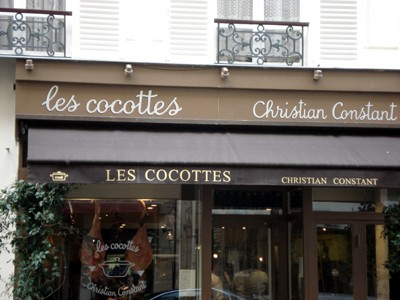 At Les Cocottes de Christian Constant in Paris, the long counter and quick pace of the service are reminiscent of an American diner, as are the no-reservations policy and the friendliness of the serveuses with the lunchtime regulars