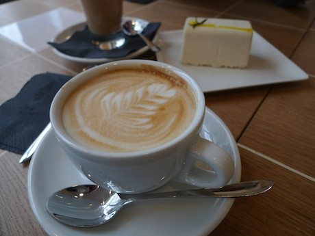 Café latte at Coutume, a Paros café in the 7th Arrondissement