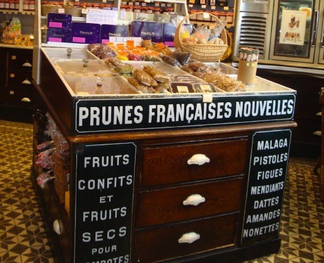 A la Mère de Famille, a vintage candy shop to buy sweets in Paris