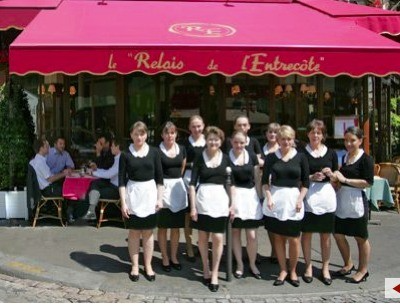 Ready to serve you at le Relais de l'Entrecôte.