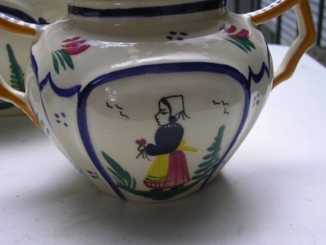 A classic Quimper teapot