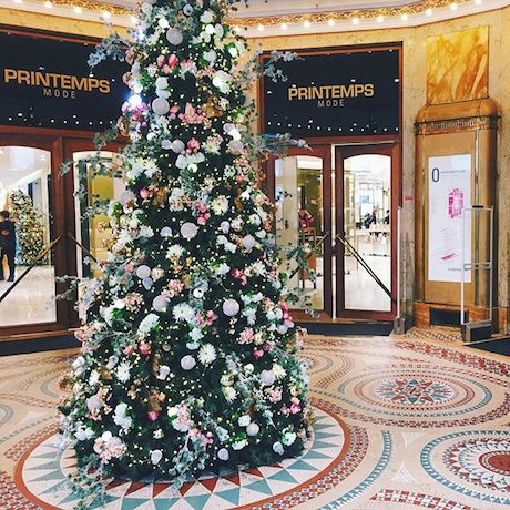 Christmas tree via @ParisPerfectRentals on Instagram