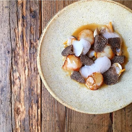 Dersou's Scallops with tomme cheese and truffles. Photo via @lefooding instagram page. 