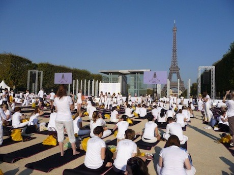 A yoga practice at the foot of the Eiffel Tower