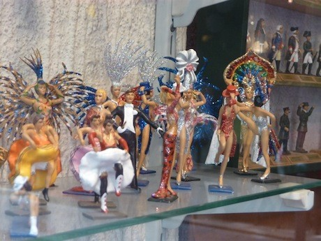 Cancan figurines at Au Plat d'Etain in the 6th Arrondissement of Paris
