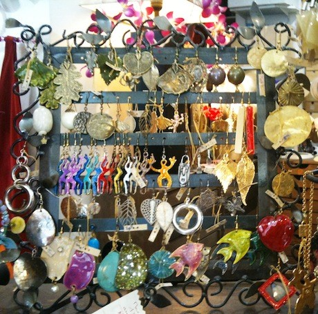 Jewelry at workshop prices, starting at 10 euros. 