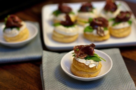 Warm goat cheese and smoked duck canapés