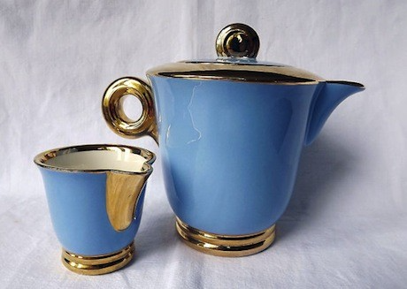 A deco pot for coffee or tea